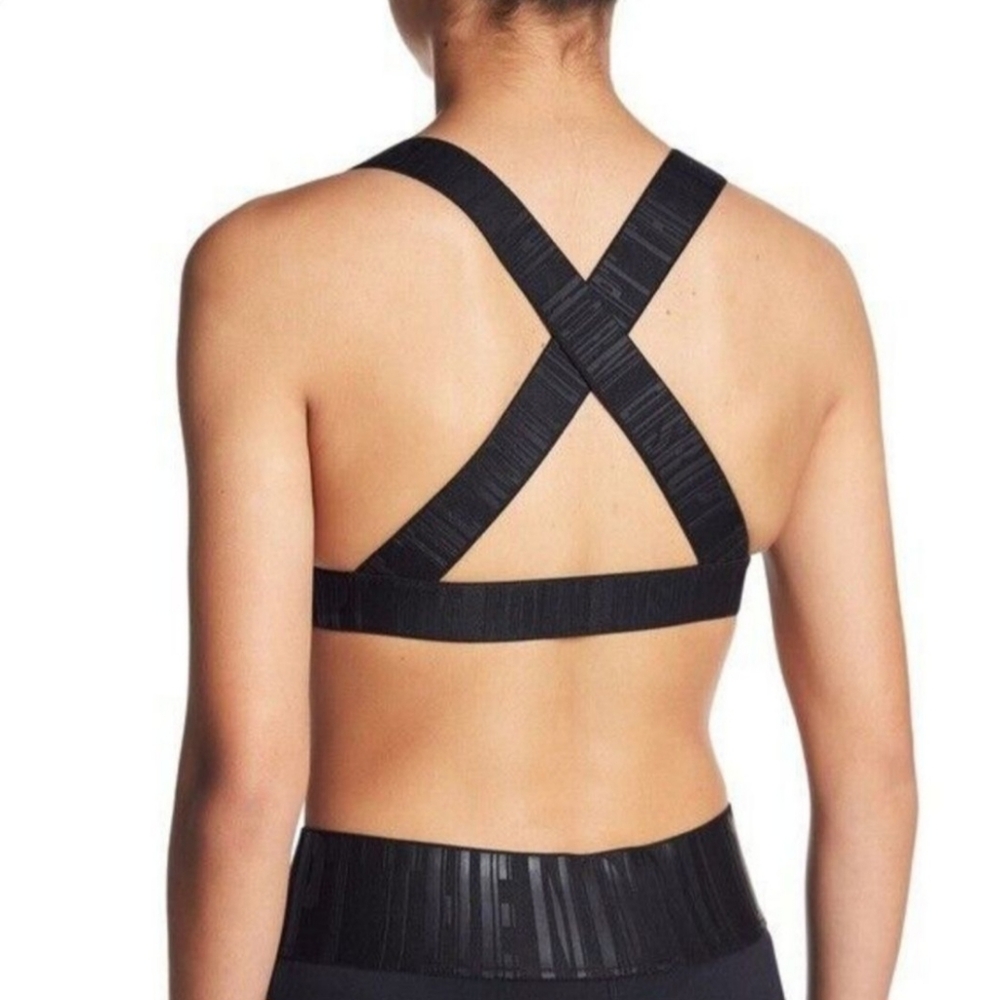 LIME & VINE - Harley Deep V-neck Sports bra In Black Size Small - Picture 2 of 10